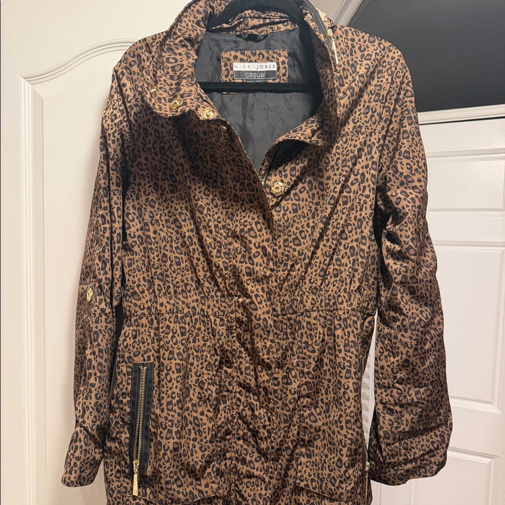 Nikki Jones leopard rain coat EUC